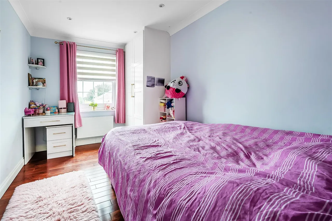 Badingham Drive, Fetcham, KT22, photo 17
