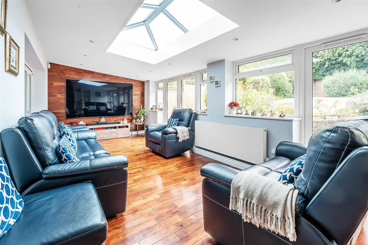 Badingham Drive, Fetcham, KT22, photo 4