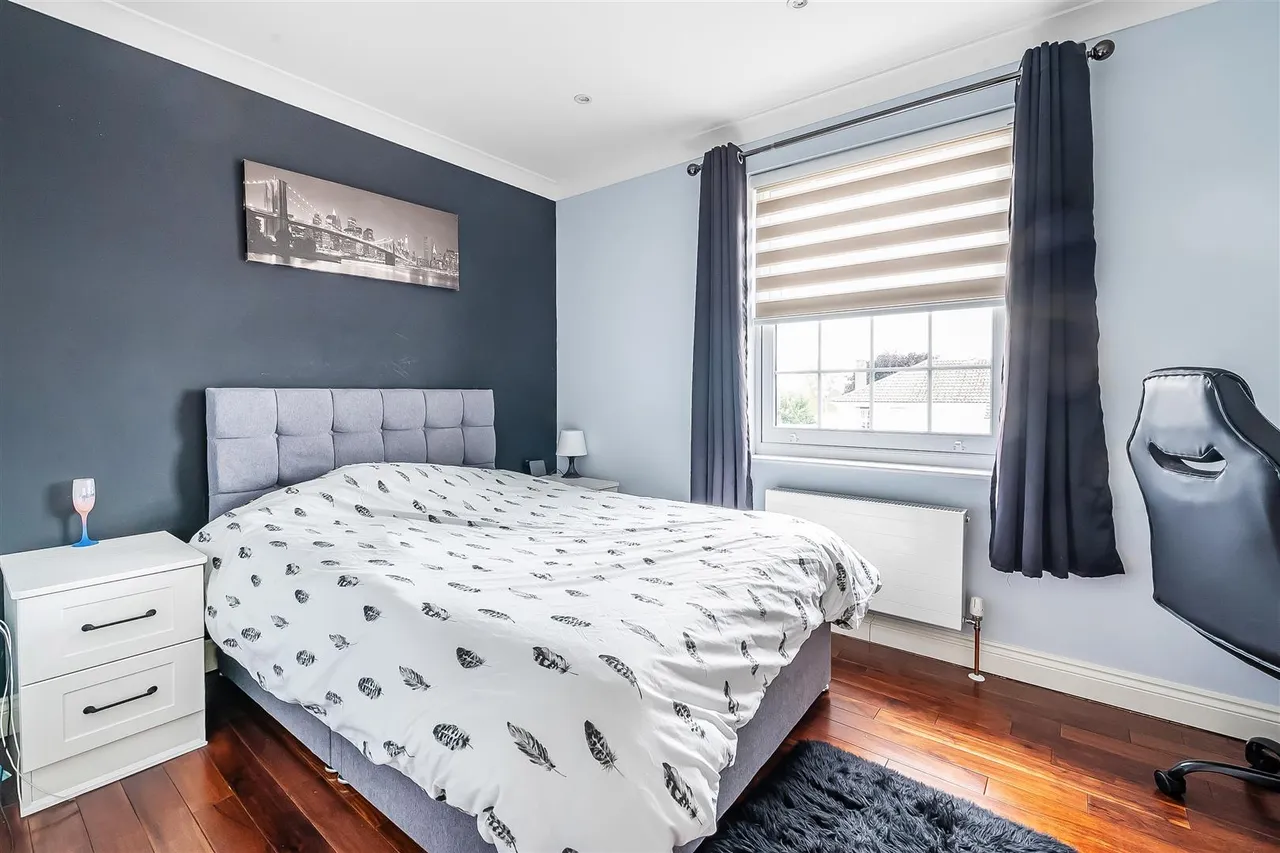 Badingham Drive, Fetcham, KT22, photo 14