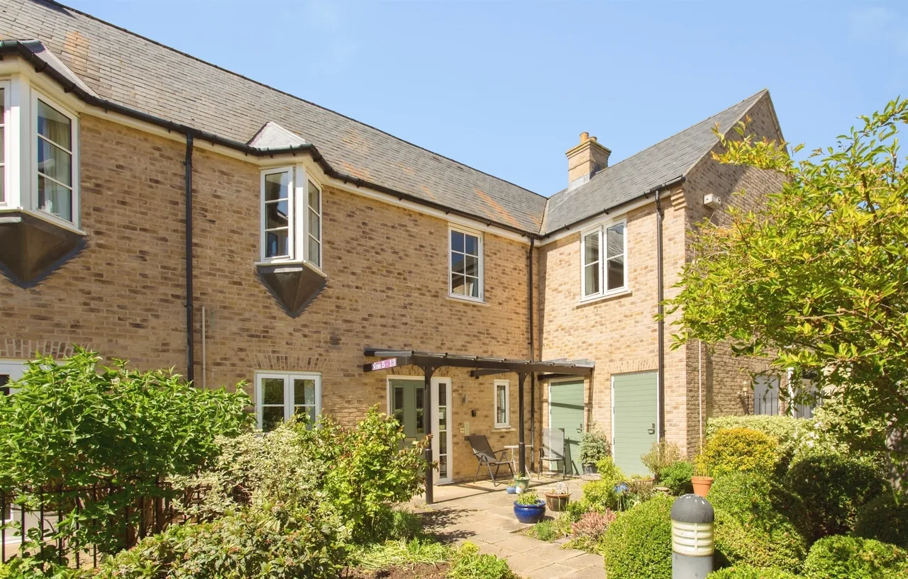 2 bed flat for sale, Old School Court Cambridge, CB22