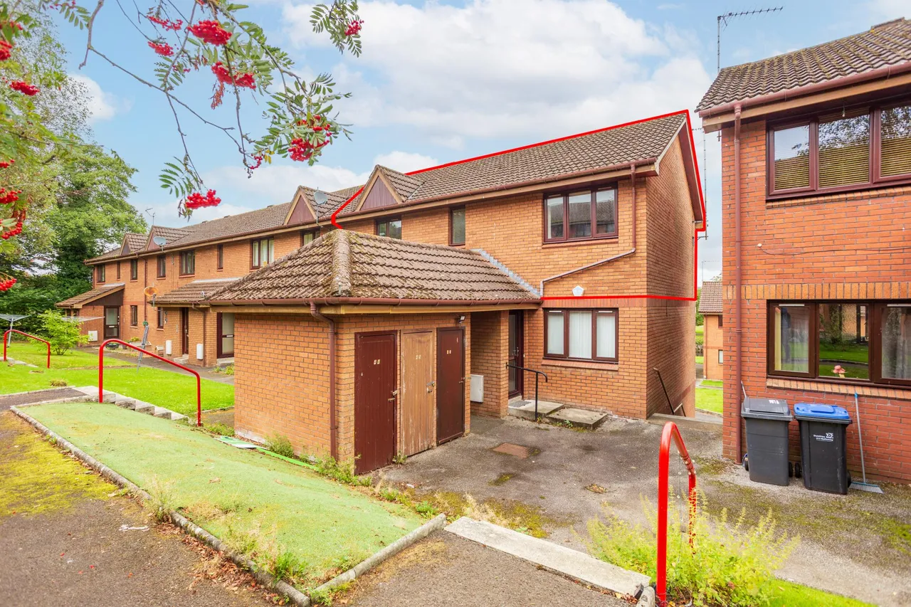 2 bed flat for sale, Kirkpatrick Court, Dumfries, DG2