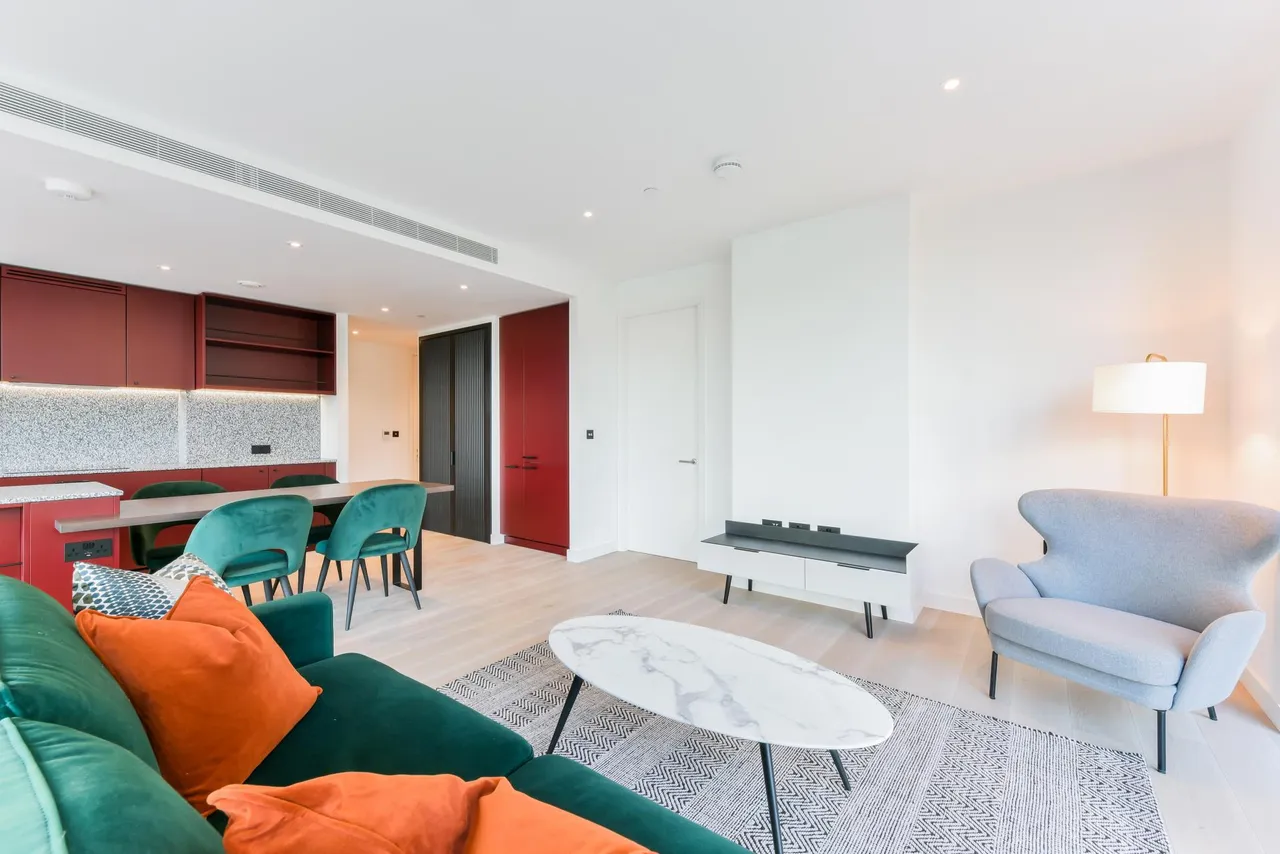 2 bed flat for sale, Embassy Gardens, London, SW11