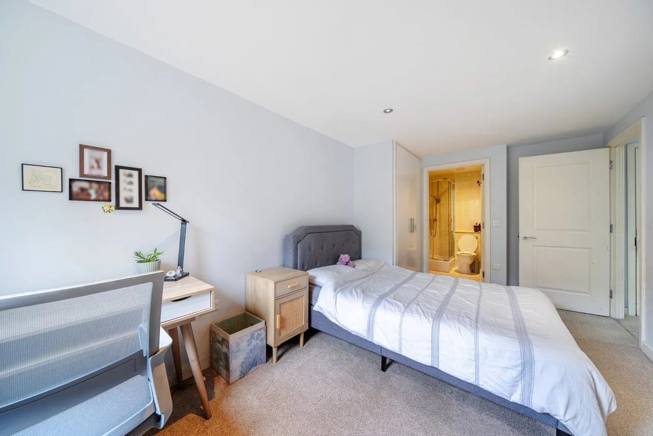 Durnsford Road, London, SW19, photo 9