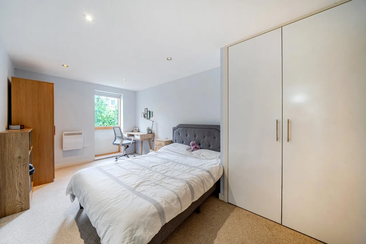 Durnsford Road, London, SW19, photo 3