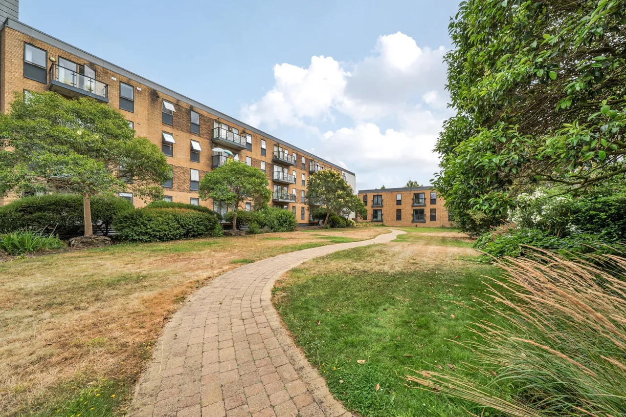 Durnsford Road, London, SW19, photo 4