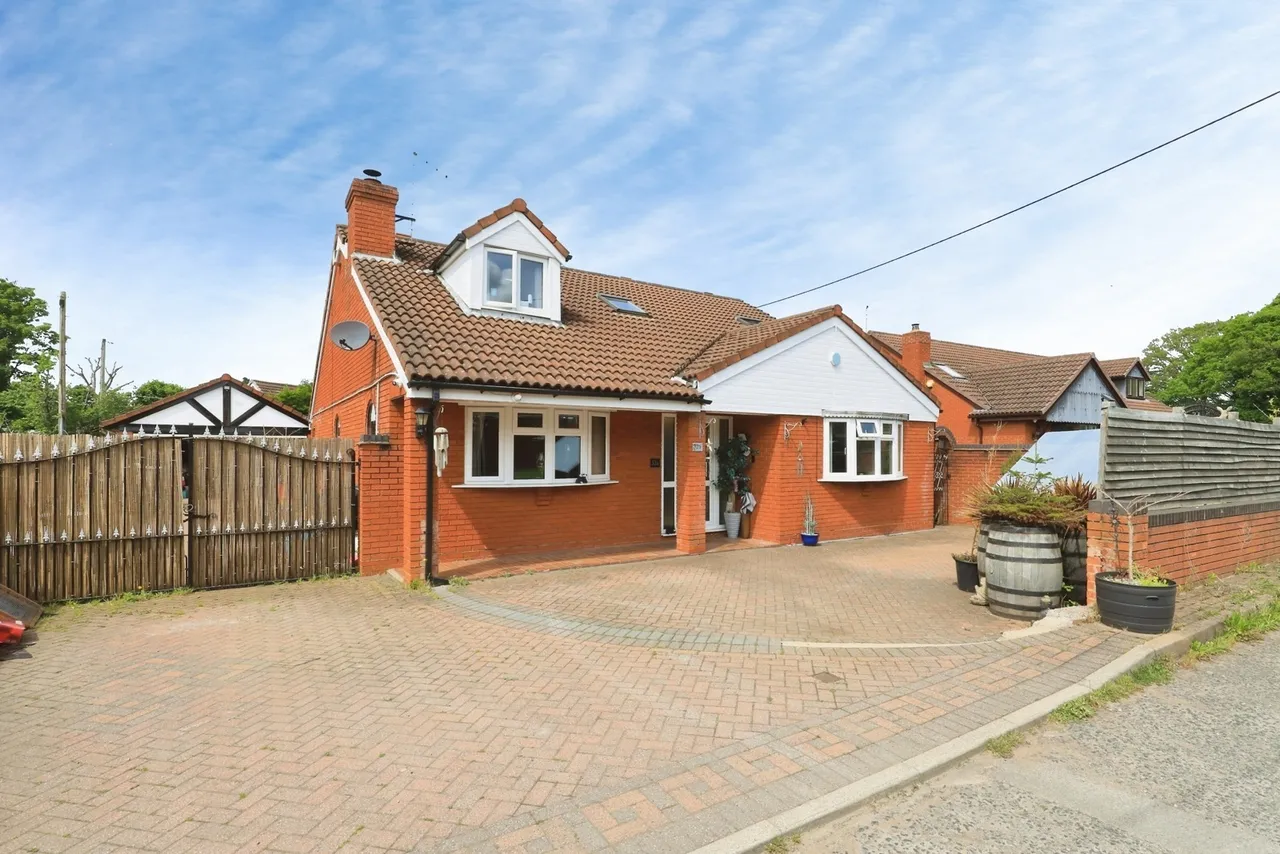 5 bed property for sale, Worcester Road, Stourport-On-Severn, DY13