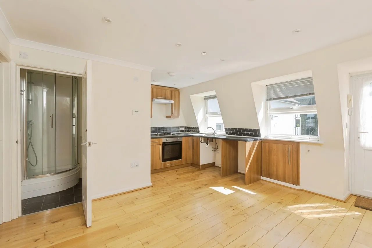 2 bed flat for sale, London Road, Southborough, TN4