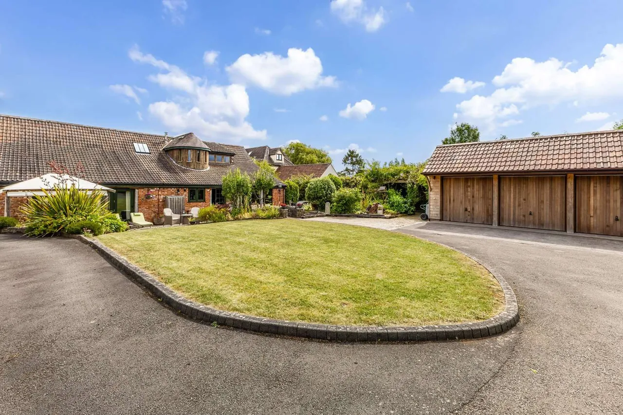 5 bed house for sale, Eastwood Park, Falfield, GL12