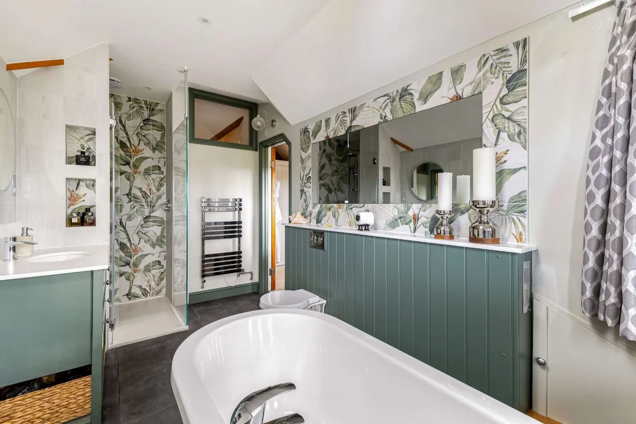 Eastwood Park, Falfield, GL12, photo 14
