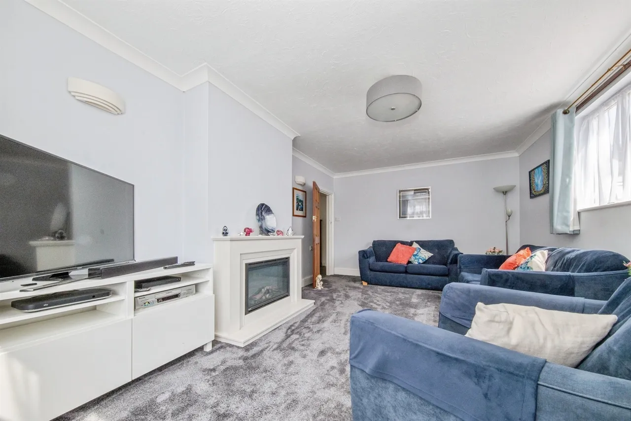 St. Osyth Road West, Little Clacton, CO16, photo 4