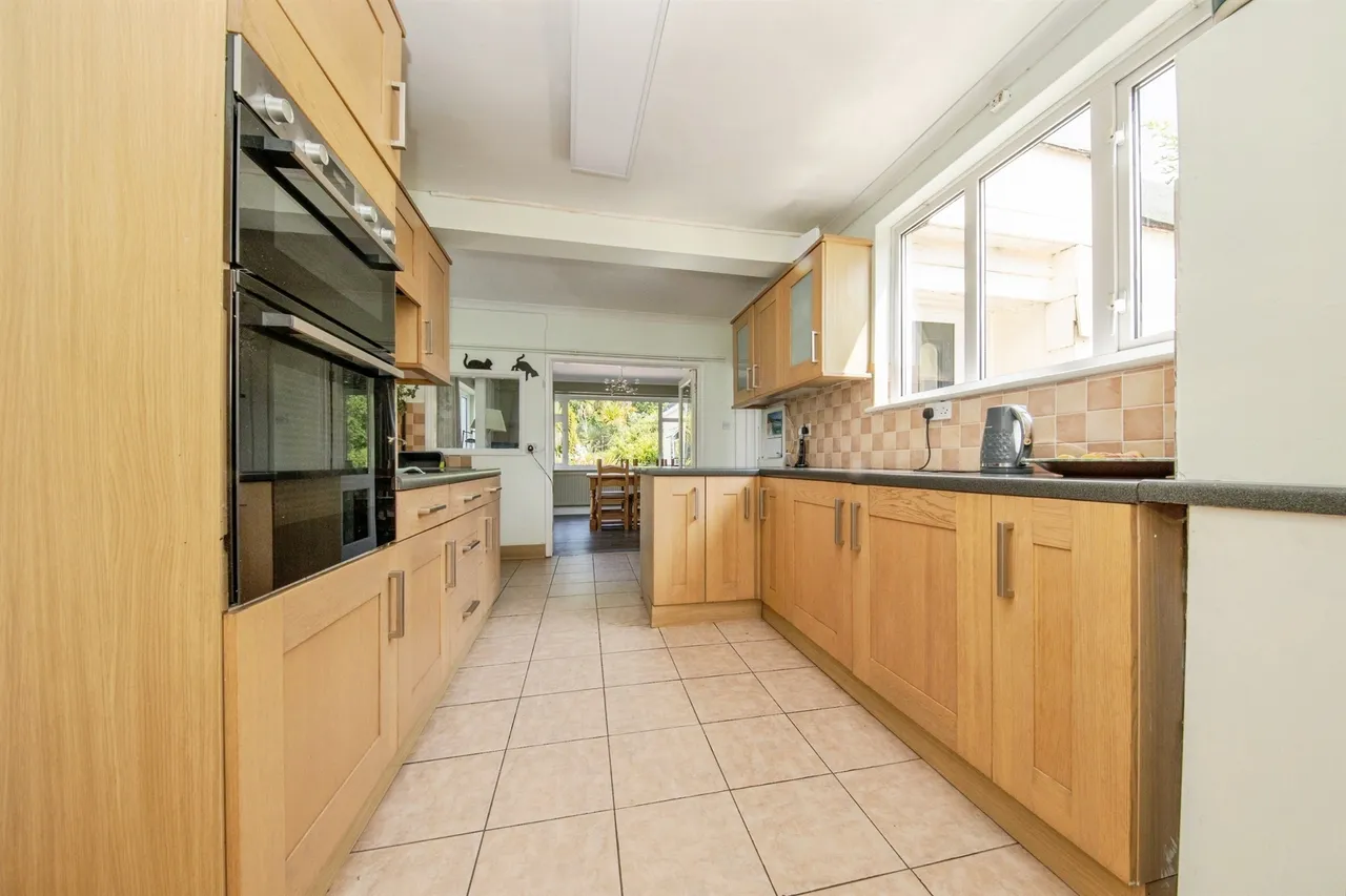 St. Osyth Road West, Little Clacton, CO16, photo 6