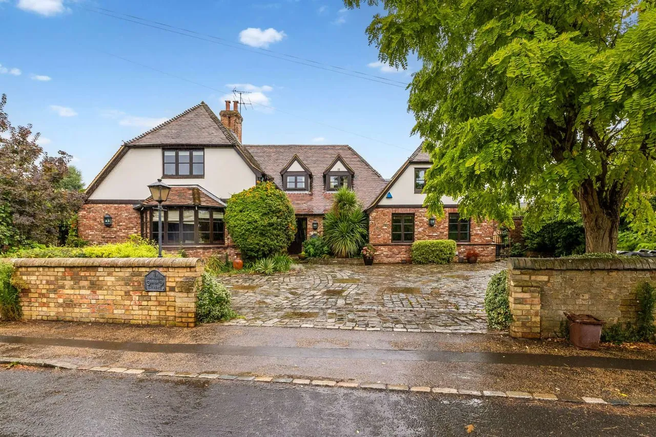 5 bed house for sale, High Street, Clophill, MK45