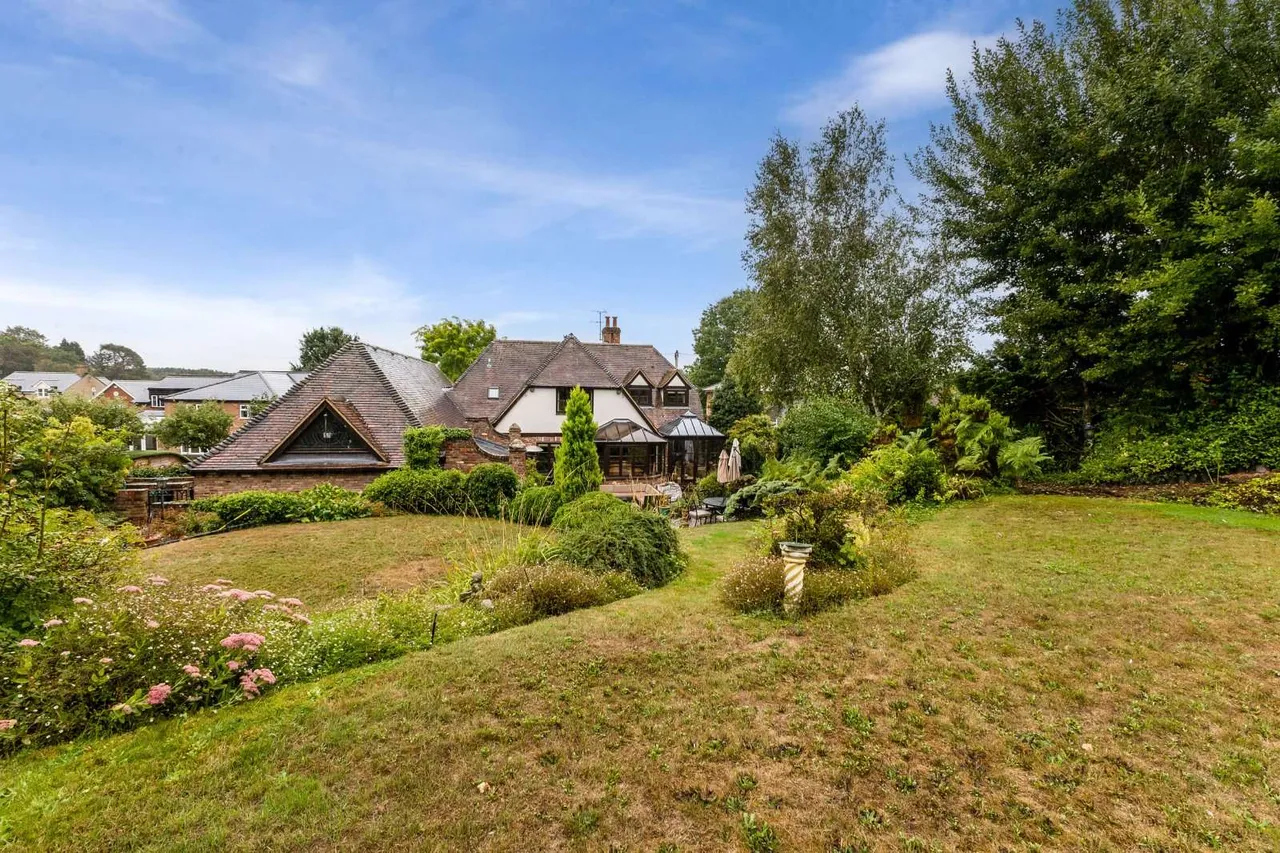 High Street, Clophill, MK45, photo 24