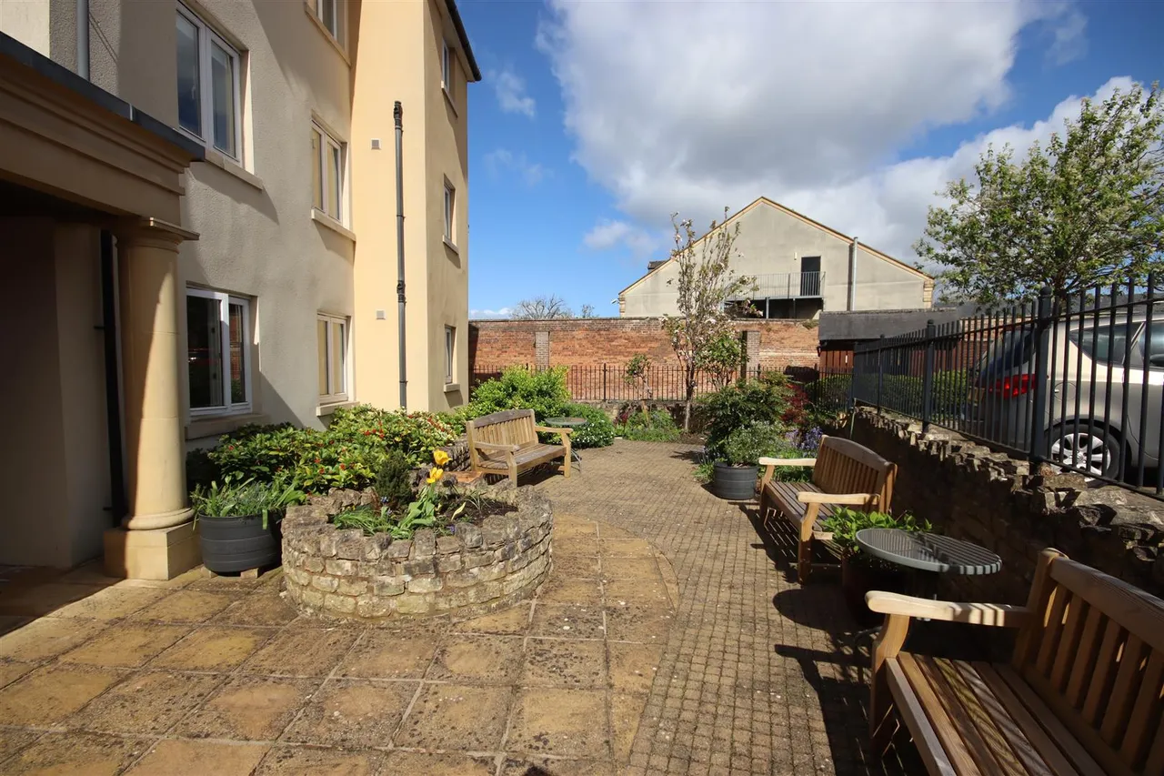Gladstone Road, Chippenham, photo 6