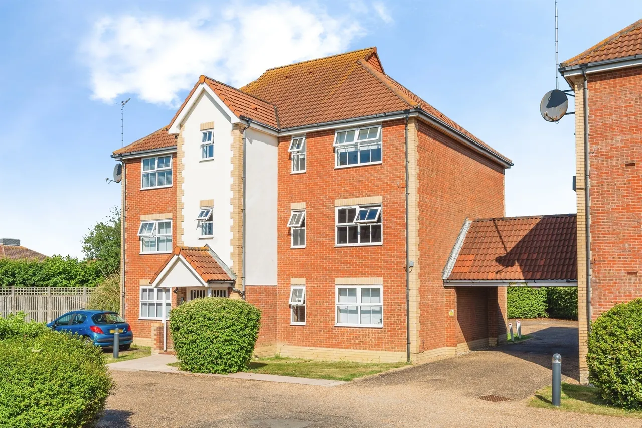 2 bed flat for sale — Quebec Close, Eastbourne