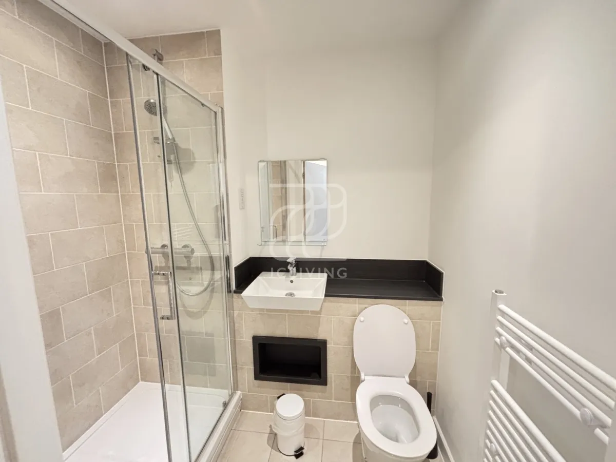 East Acton Lane, London, W3, photo 7