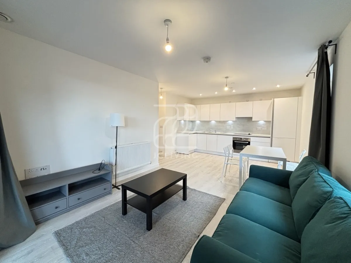 East Acton Lane, London, W3, photo 5