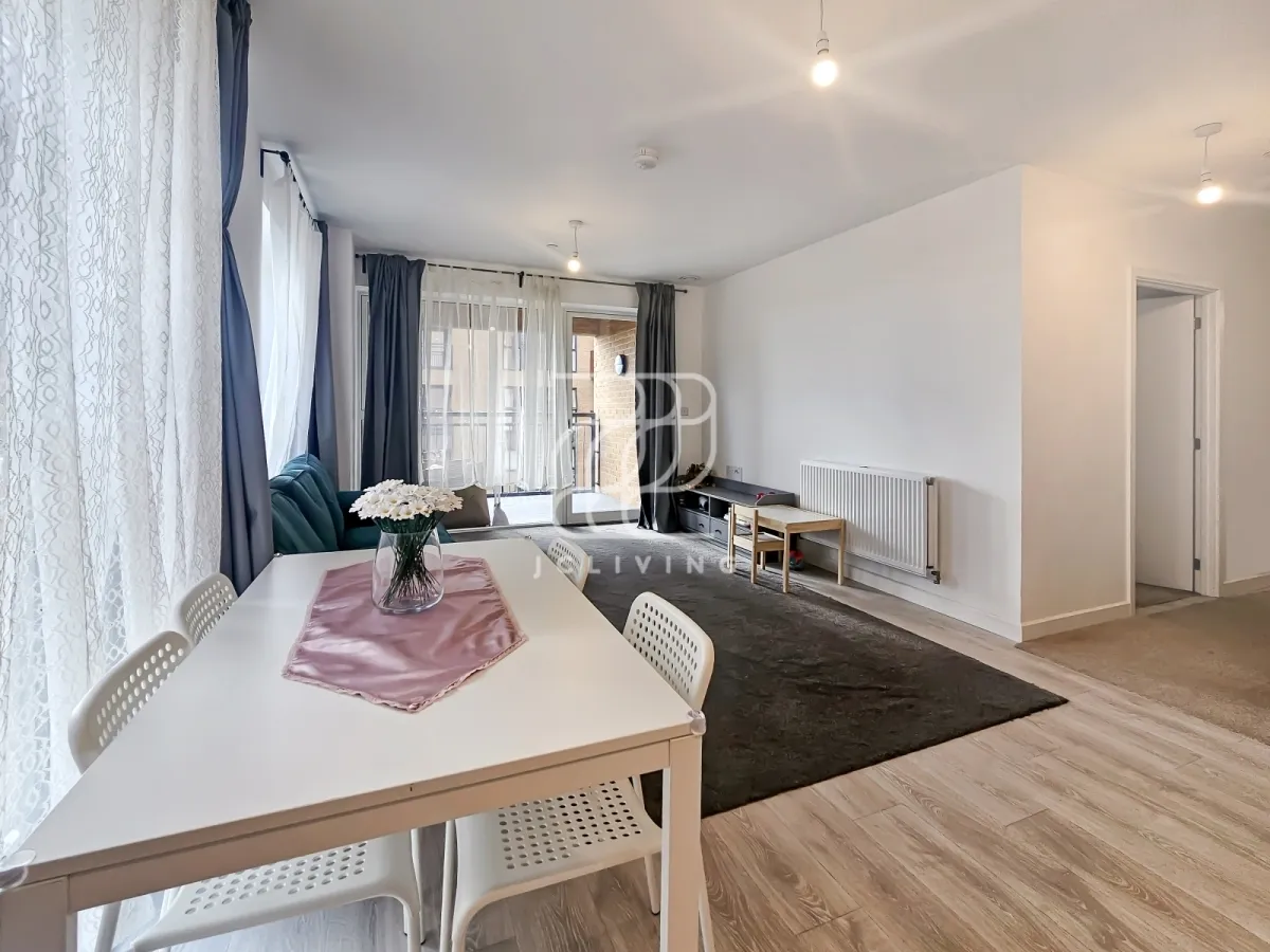 East Acton Lane, London, W3, photo 2