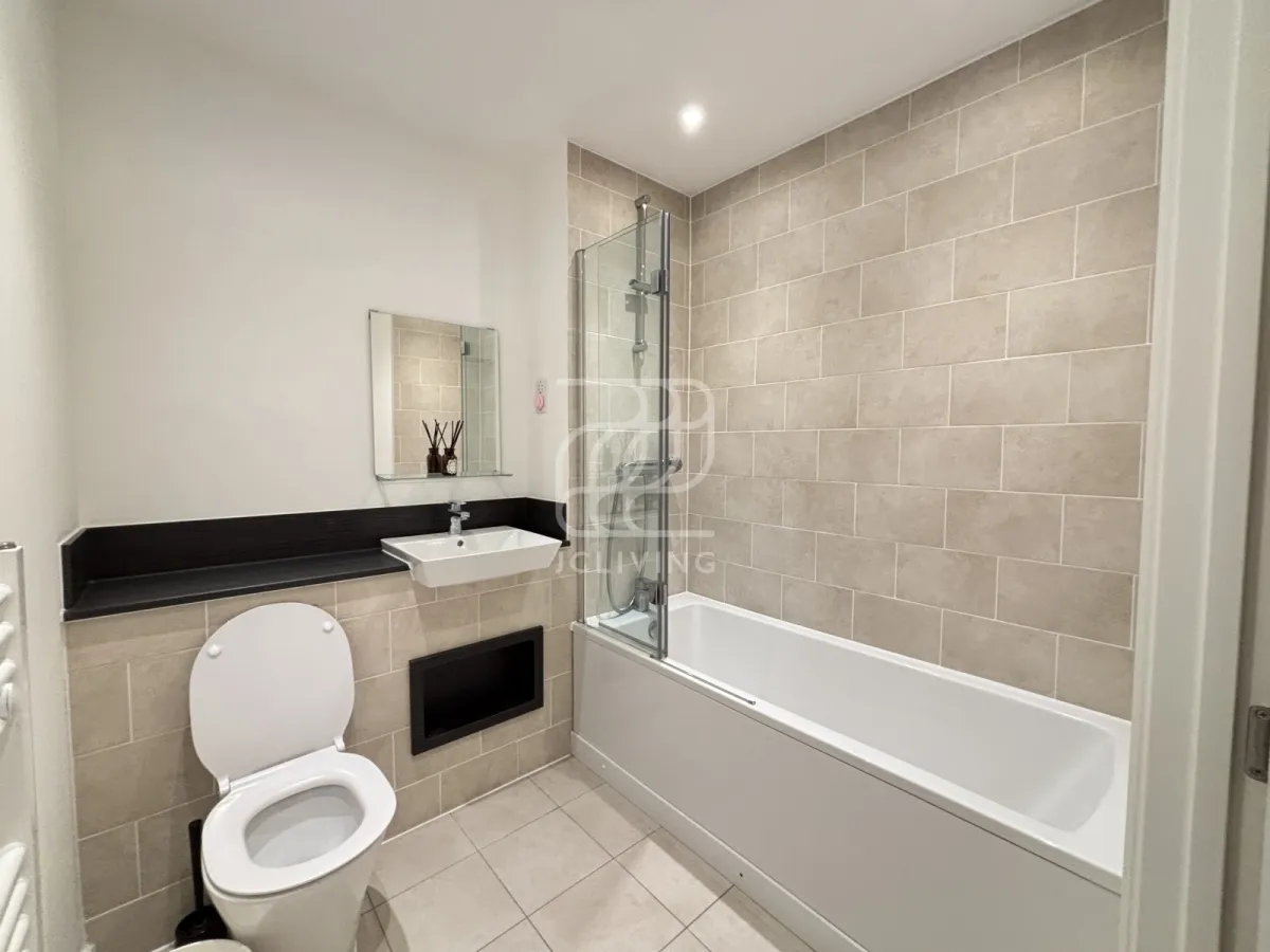 East Acton Lane, London, W3, photo 13