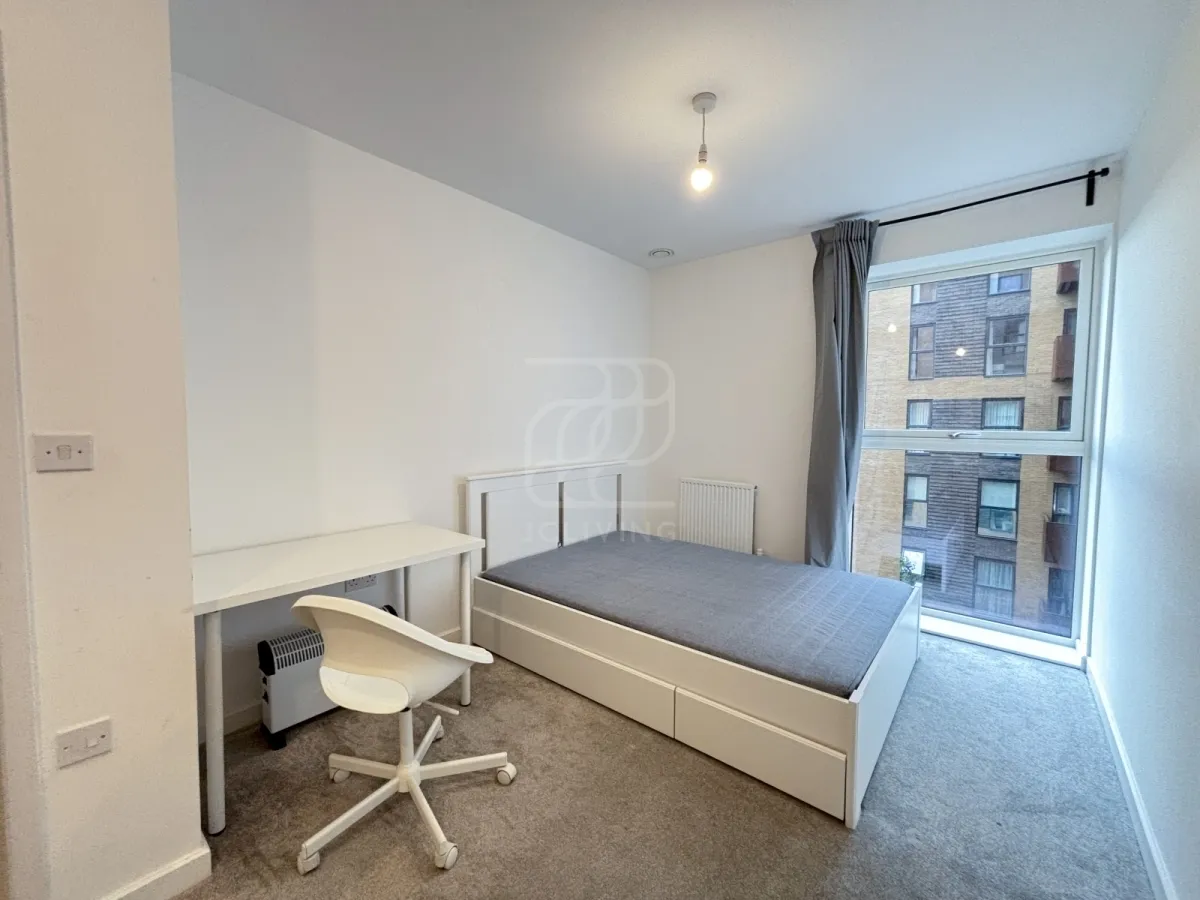 East Acton Lane, London, W3, photo 9