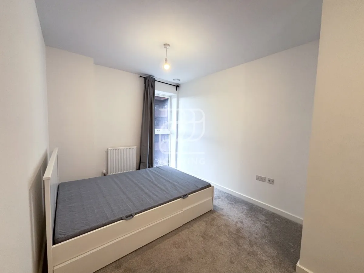 East Acton Lane, London, W3, photo 12