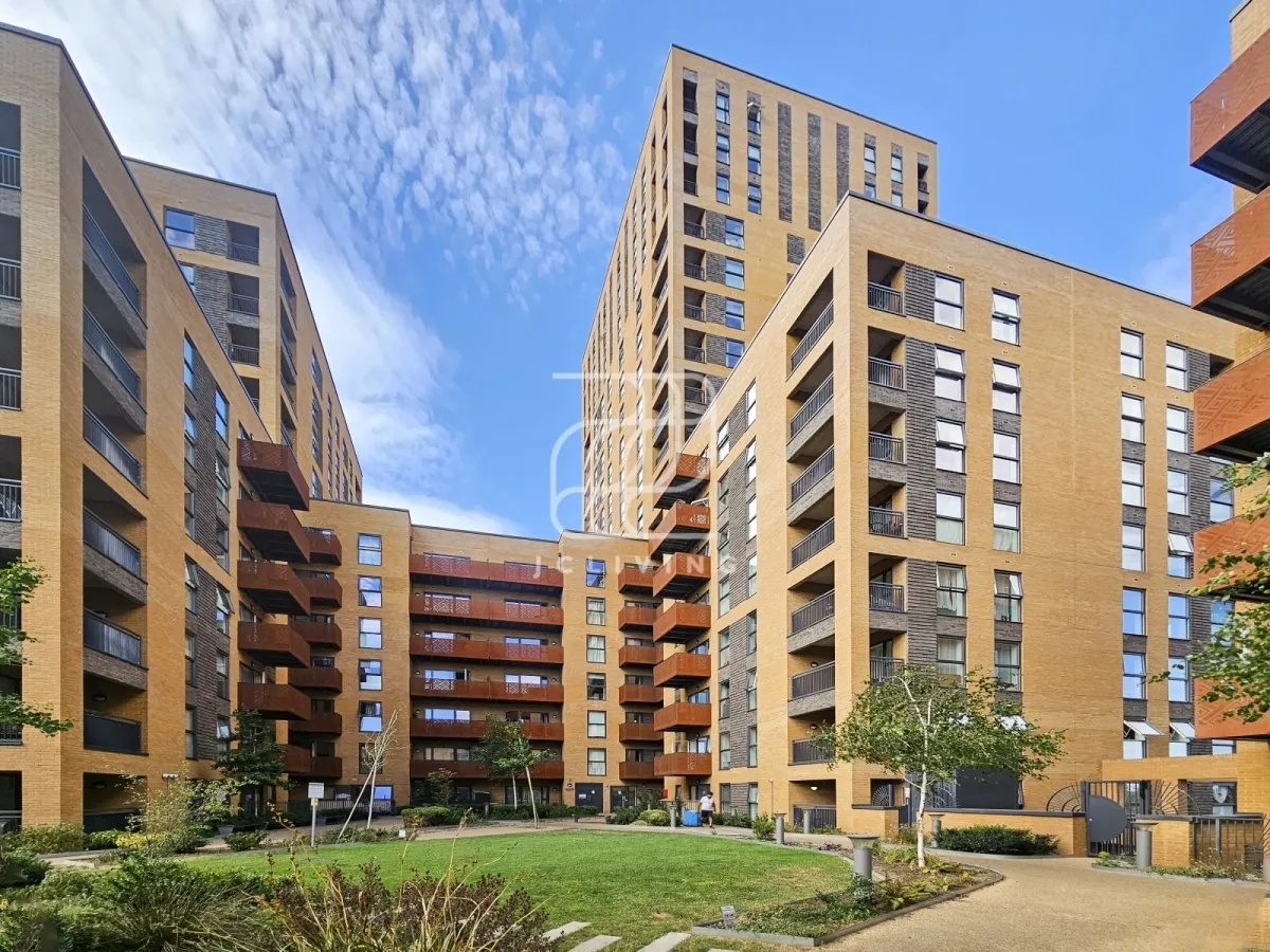 2 bed flat to rent, East Acton Lane, London, W3