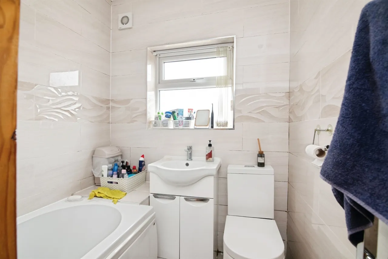 Bilhay Lane, West Bromwich, B70, photo 13