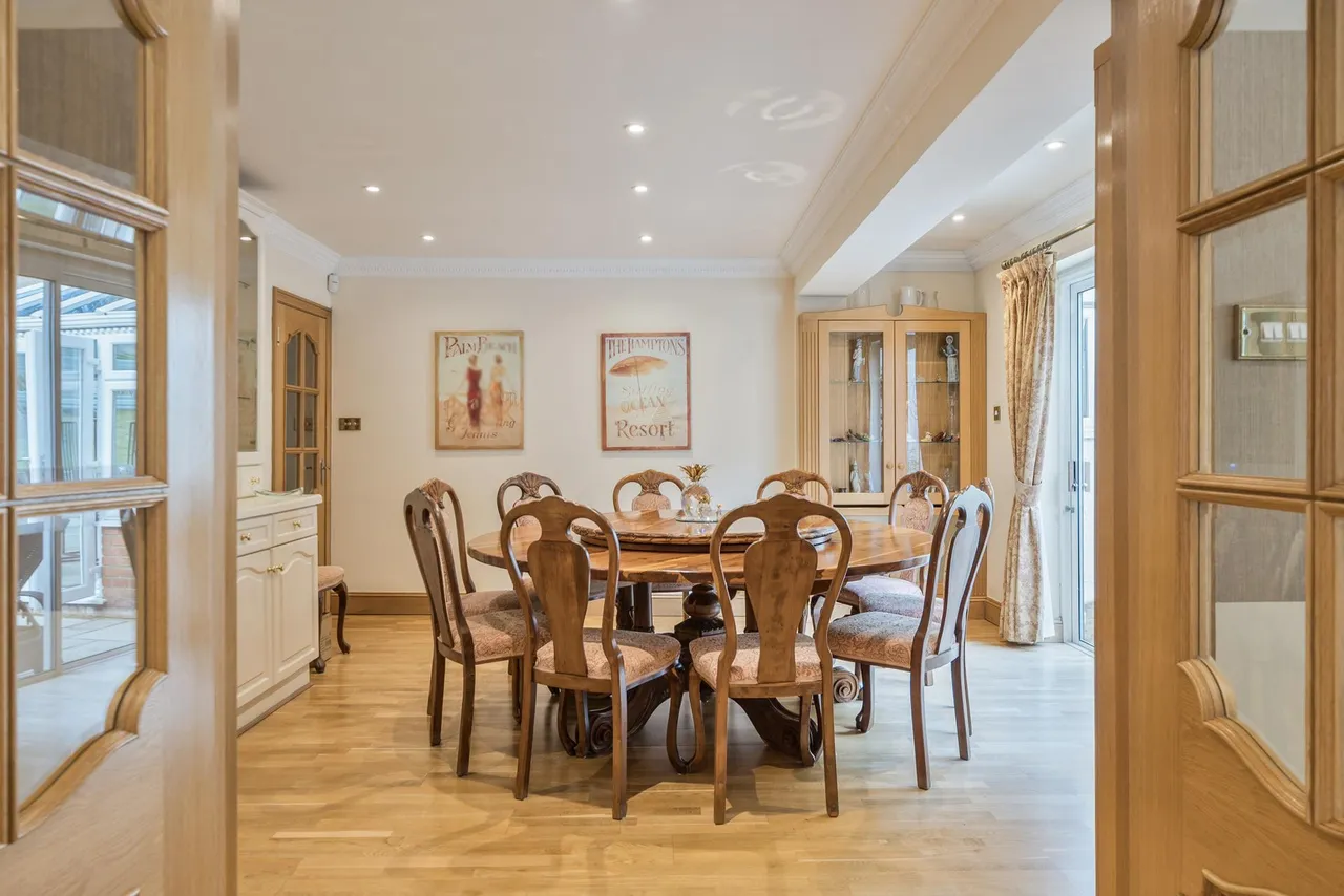 Woodland Way, Kingswood, photo 13
