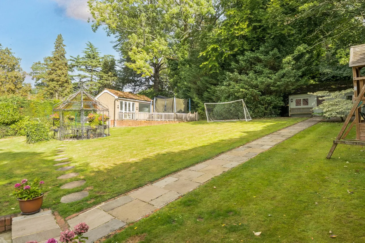 Woodland Way, Kingswood, photo 30