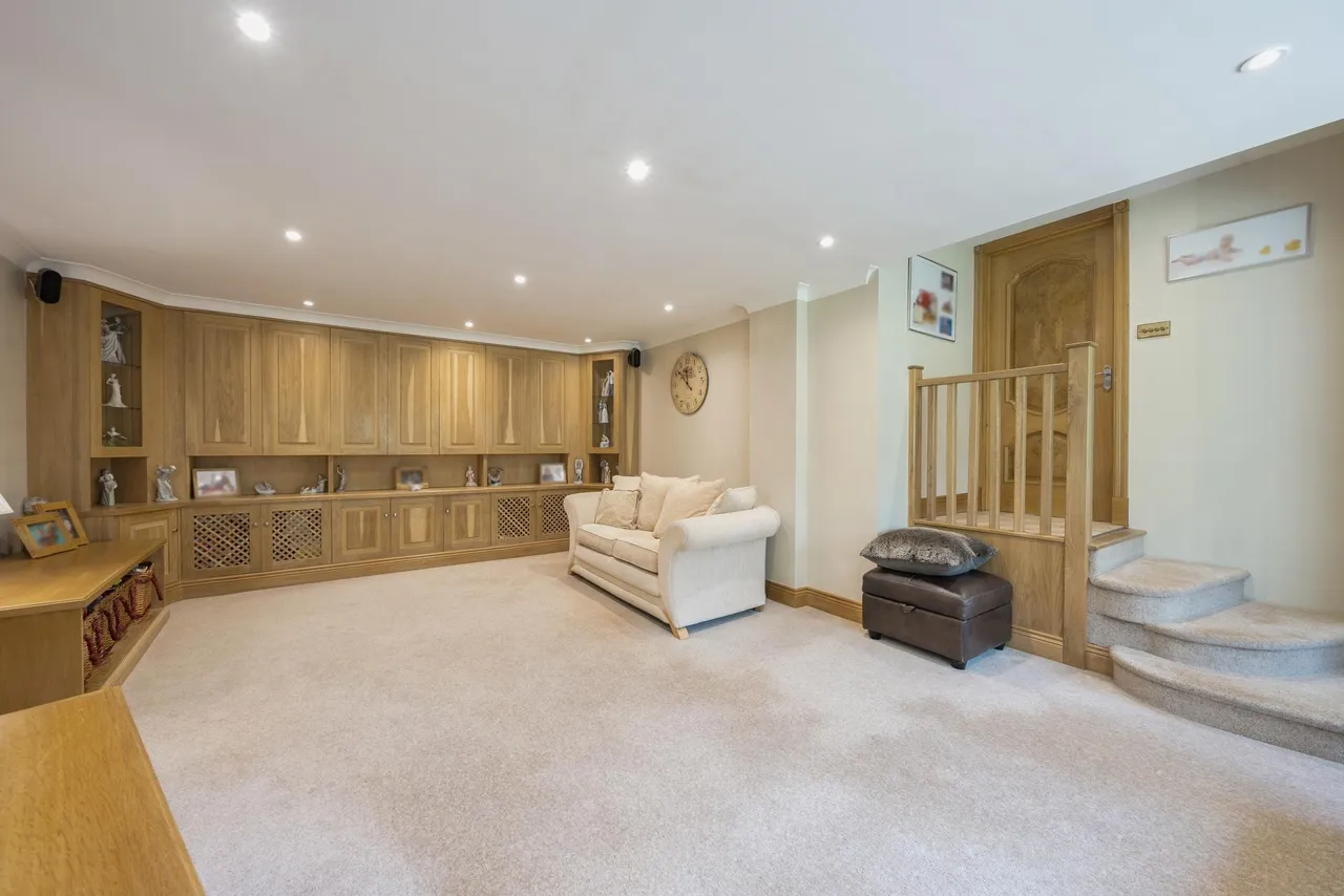 Woodland Way, Kingswood, photo 17