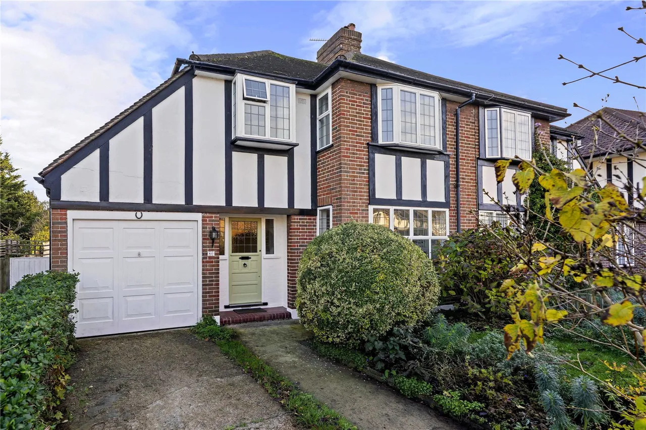 3 bed house for sale — Redway Drive, Whitton, TW2 7NW