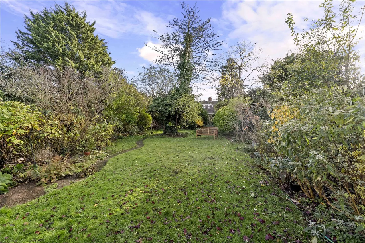 Redway Drive, Whitton, TW2 7NW, photo 2