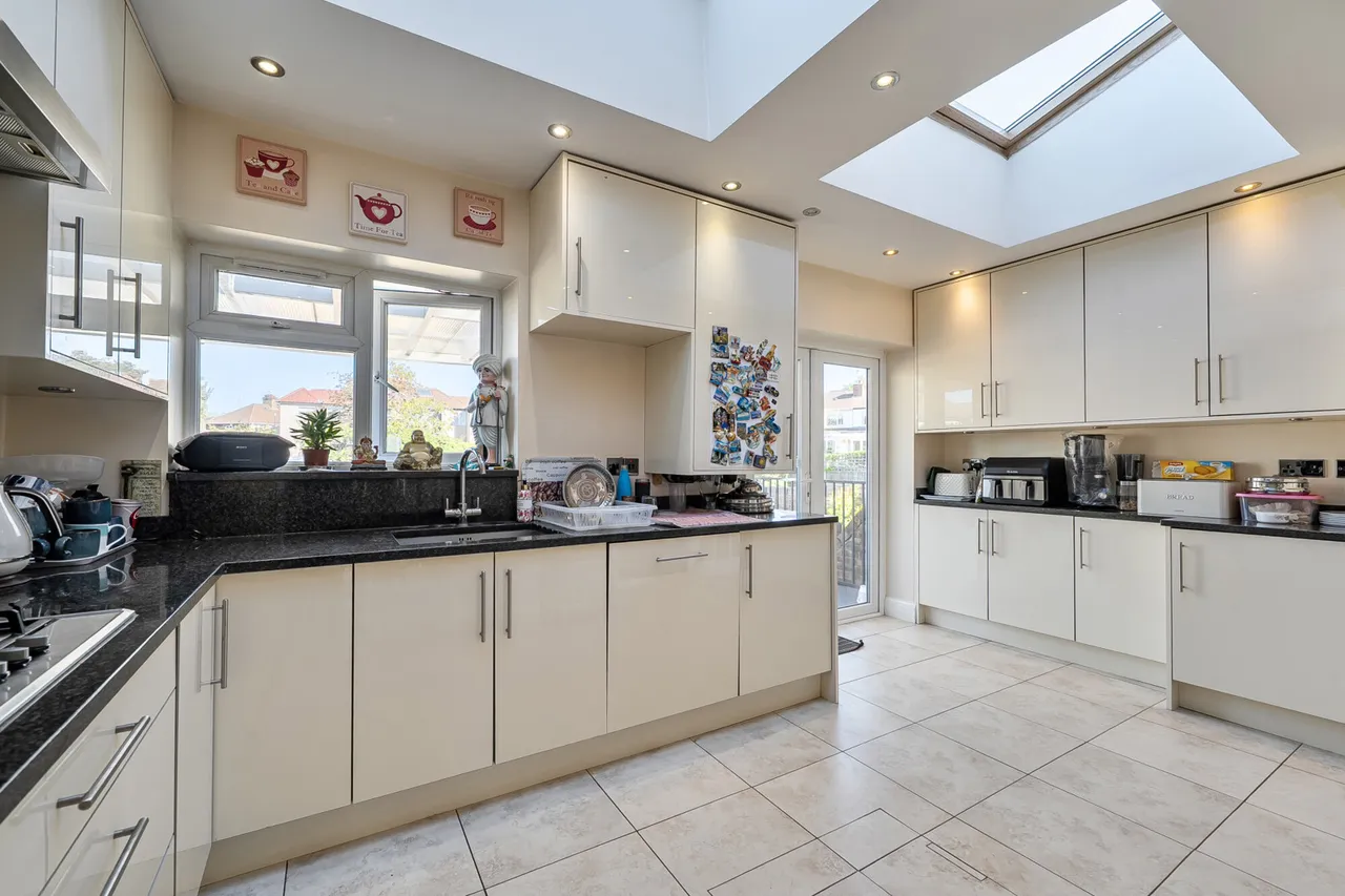 Waverley Road, Harrow, HA2, photo 2