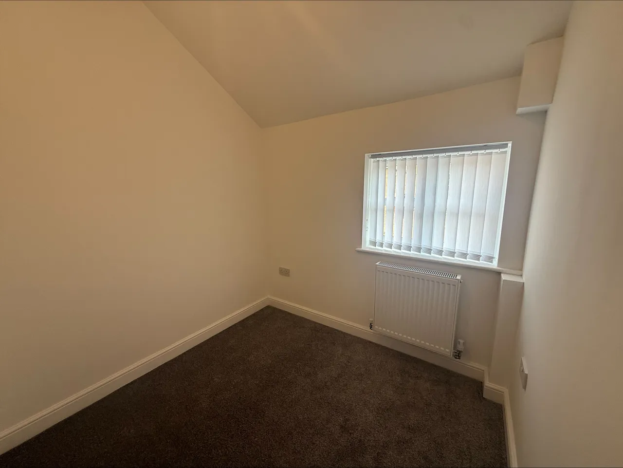 Thornton Green Lane, CH2, photo 12