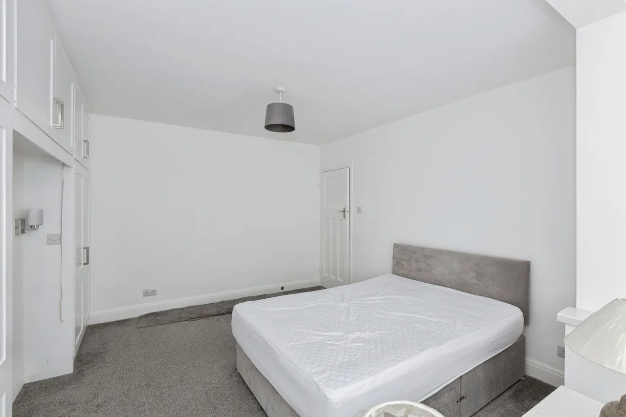 Queenborough Gardens, ILFORD, Essex, IG2, photo 14