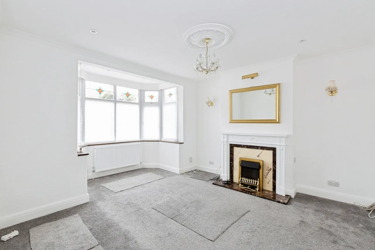 Queenborough Gardens, ILFORD, Essex, IG2, photo 2