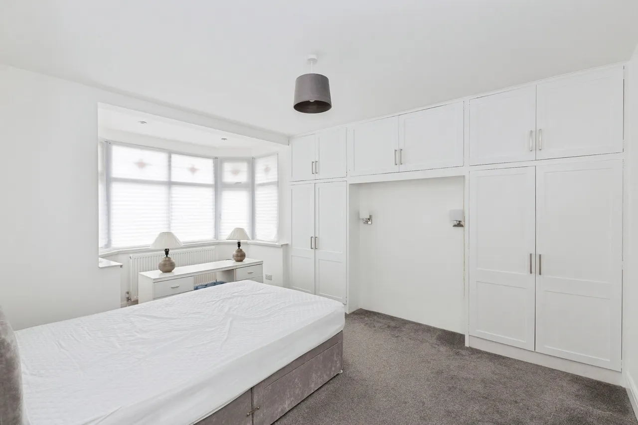 Queenborough Gardens, ILFORD, Essex, IG2, photo 13