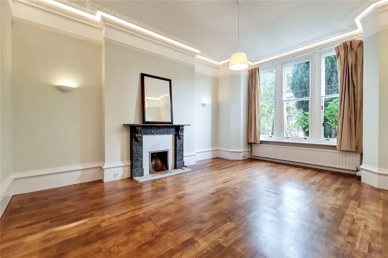3 bed flat to rent, Netherhall Gardens, Hampstead, NW3