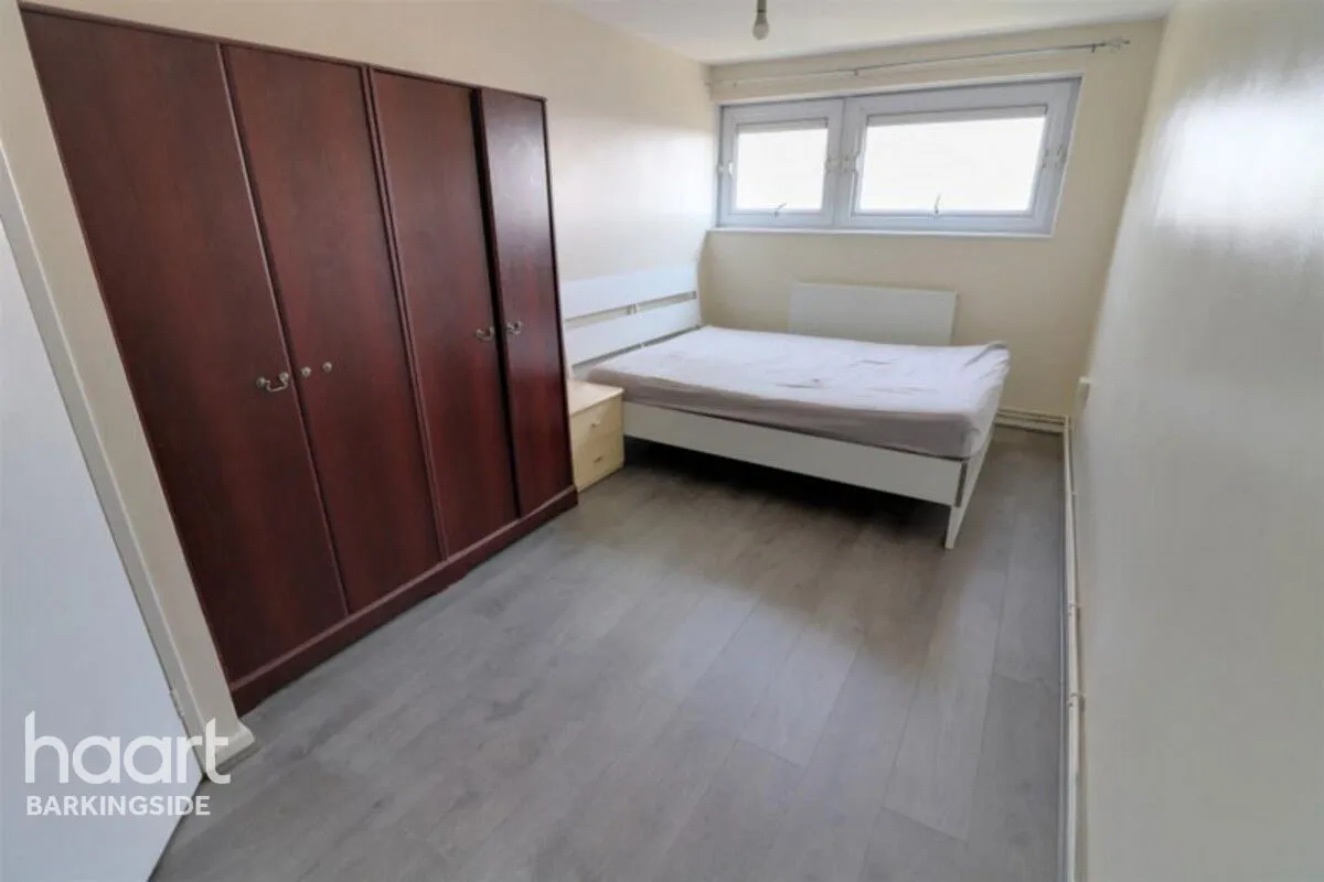 Fullwell Avenue, Clayhall, IG5, photo 9