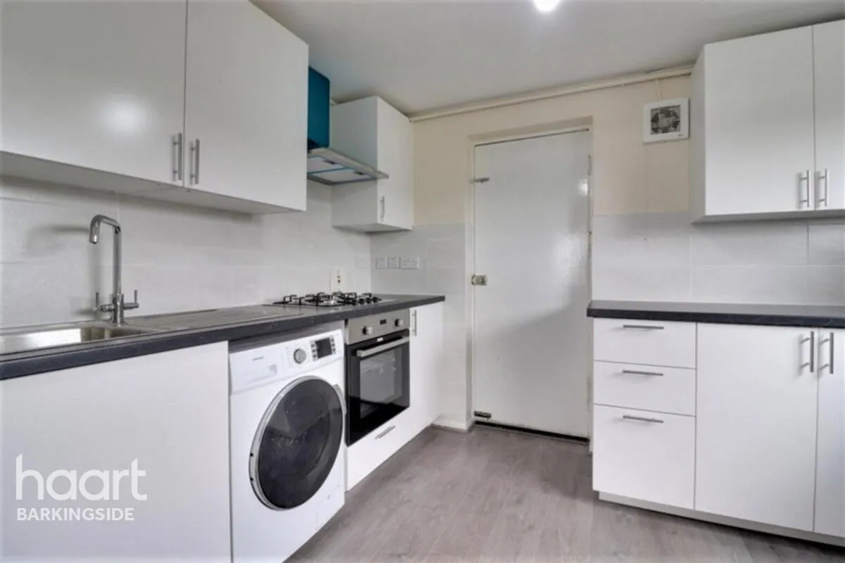 Fullwell Avenue, Clayhall, IG5, photo 7