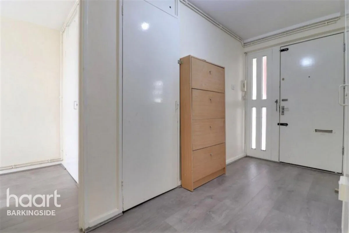 Fullwell Avenue, Clayhall, IG5, photo 5