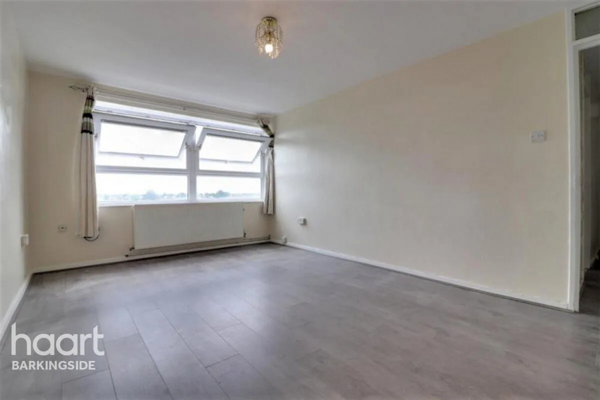 Fullwell Avenue, Clayhall, IG5, photo 6