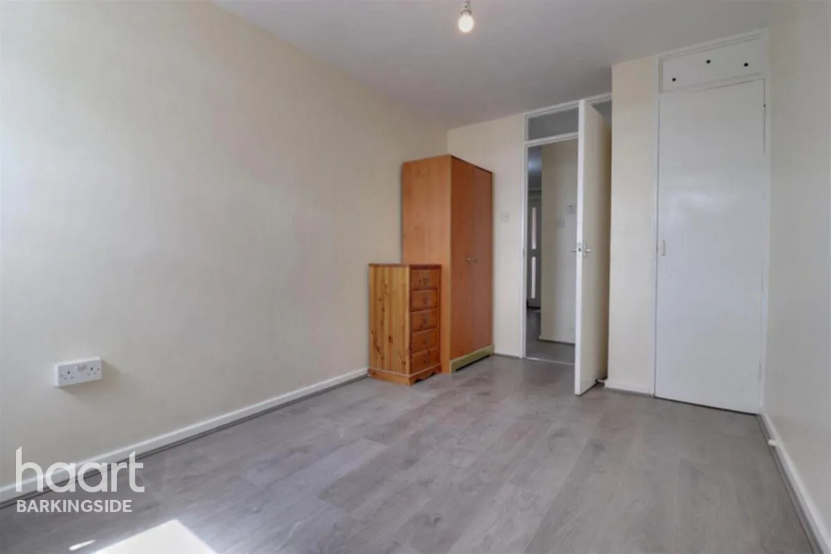 Fullwell Avenue, Clayhall, IG5, photo 10