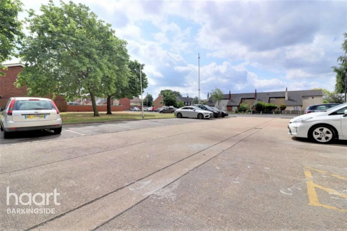 Fullwell Avenue, Clayhall, IG5, photo 12