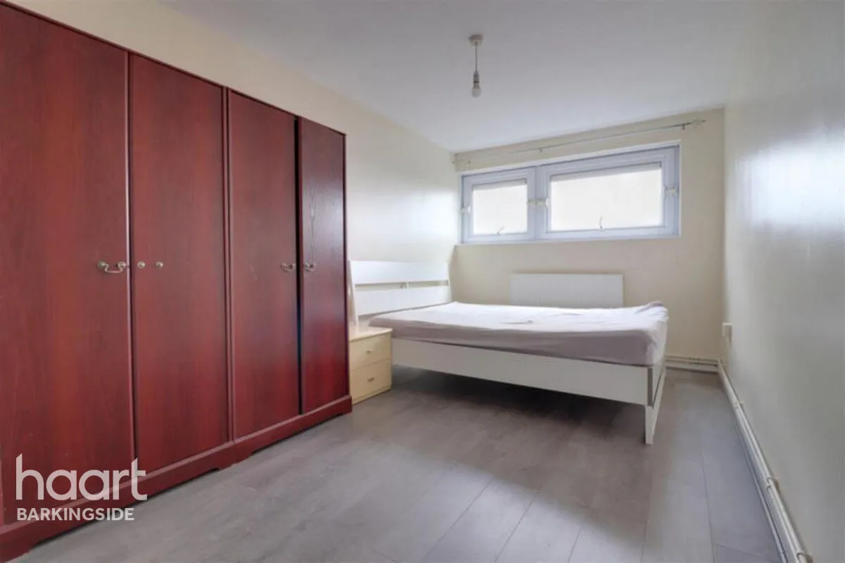 Fullwell Avenue, Clayhall, IG5, photo 8