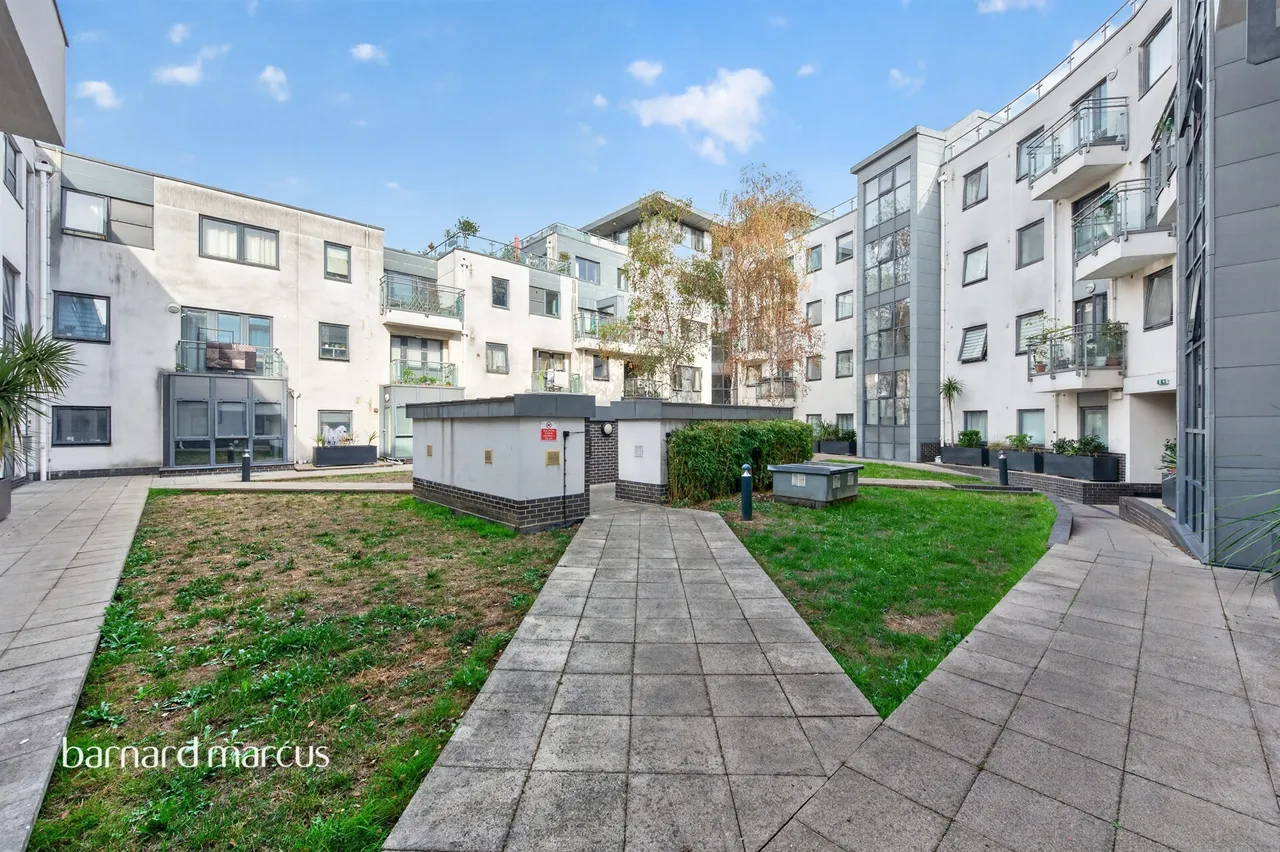 Mitcham Road, London, SW17, photo 14