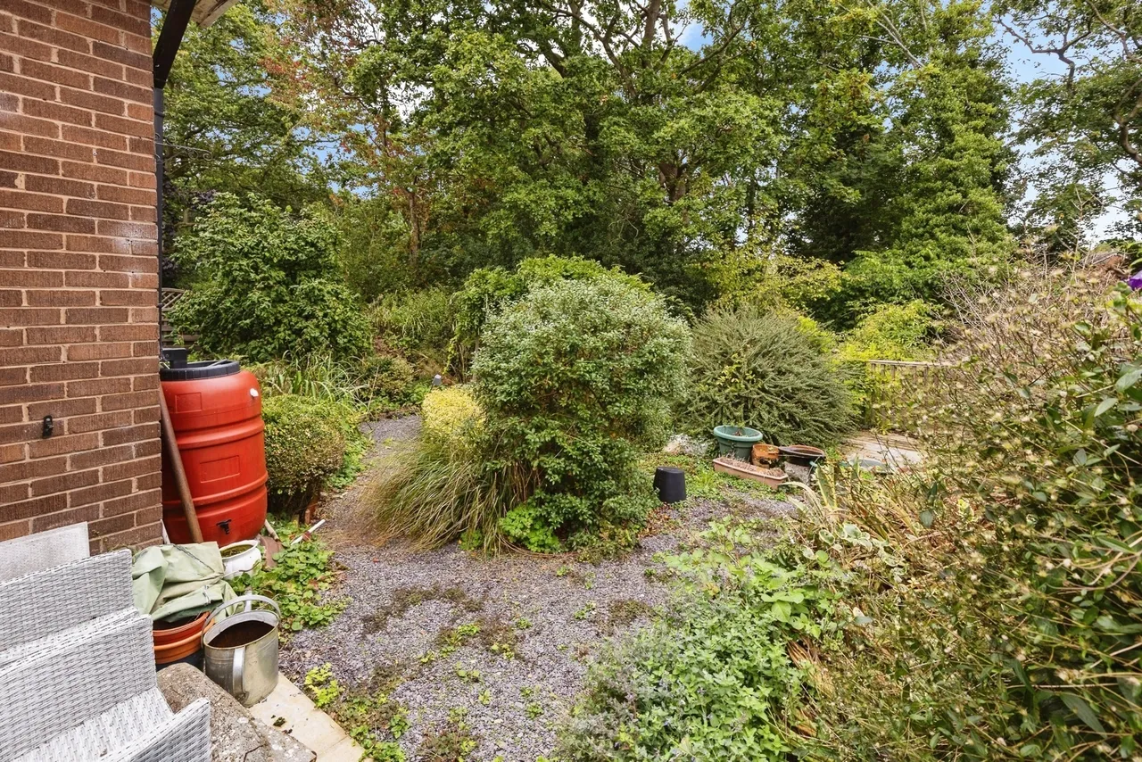 Bron Yr Eglwys, Mold, CH7, photo 17
