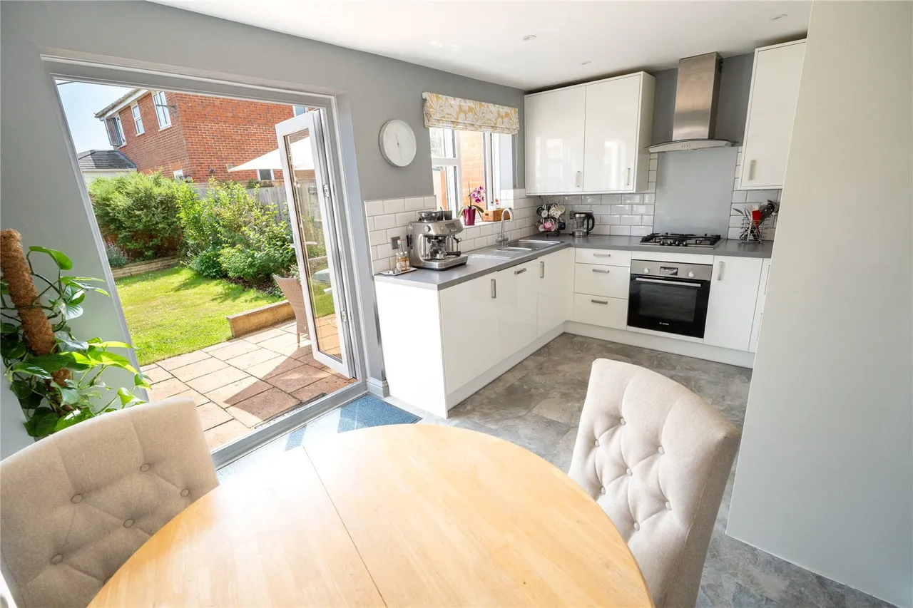 Derry Close, Ash Vale, Guildford, Surrey, GU12 5SR, photo 4