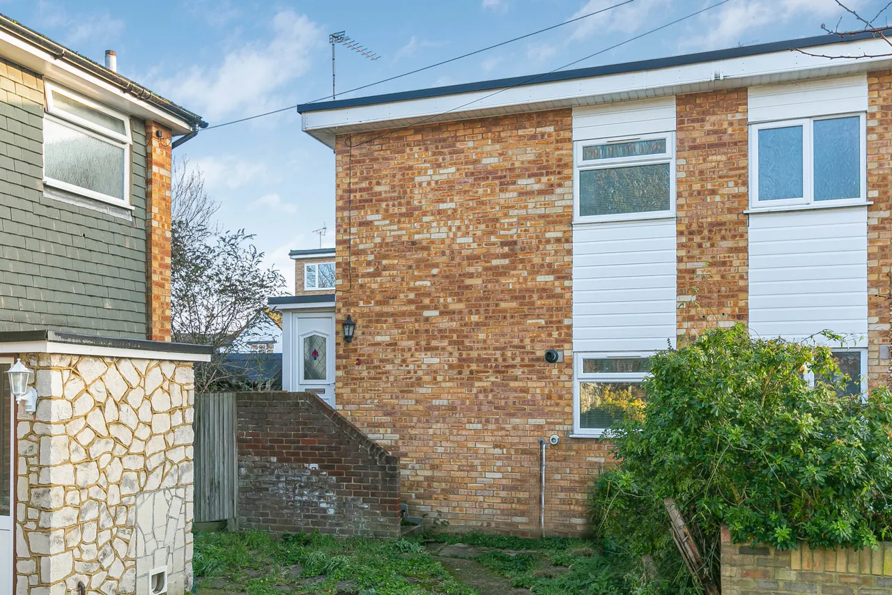 2 bed house for sale, Stile Path, Sunbury-On-Thames, TW16