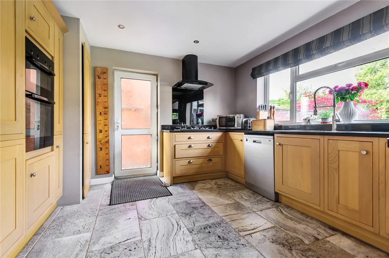 Meadows End, Sunbury, TW16 6SP, photo 5